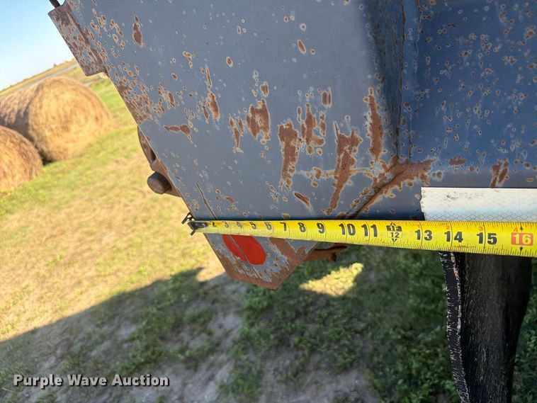 image for item EI7779 1996 Volvo WG dump truck