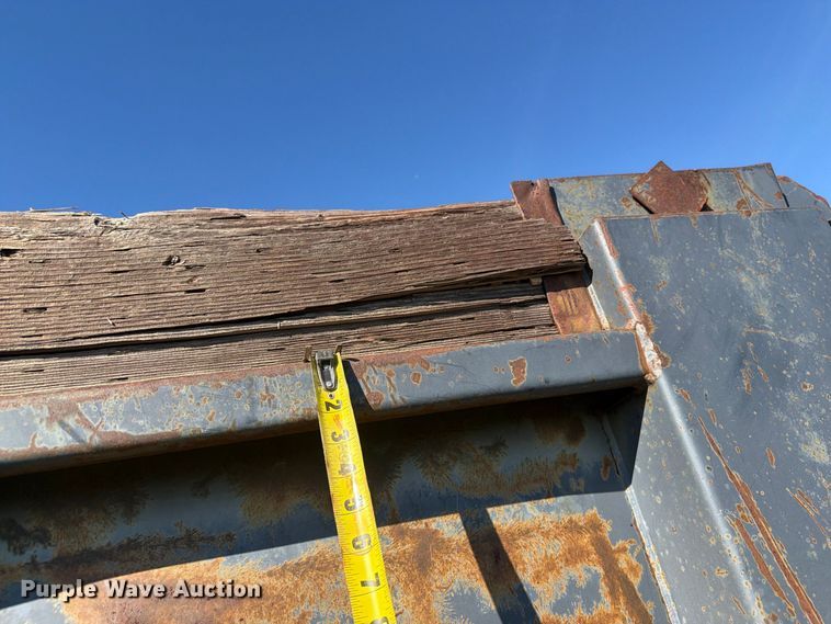 image for item EI7779 1996 Volvo WG dump truck