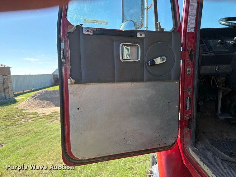 image for item EI7779 1996 Volvo WG dump truck