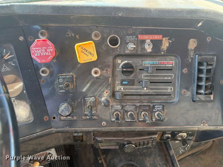 image for item EI7779 1996 Volvo WG dump truck