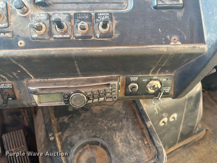 image for item EI7779 1996 Volvo WG dump truck