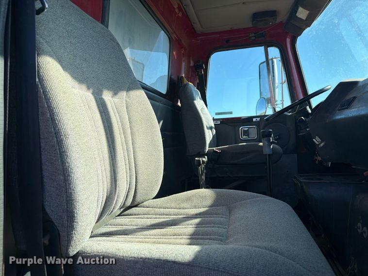 image for item EI7779 1996 Volvo WG dump truck