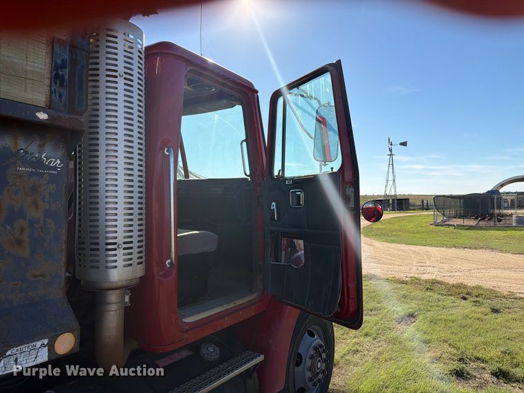 image for item EI7779 1996 Volvo WG dump truck