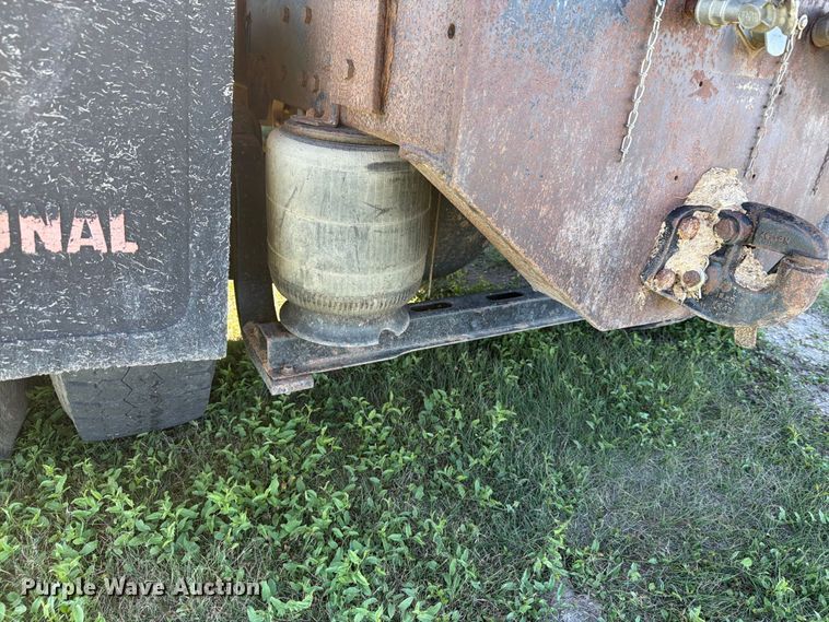 image for item EI7779 1996 Volvo WG dump truck