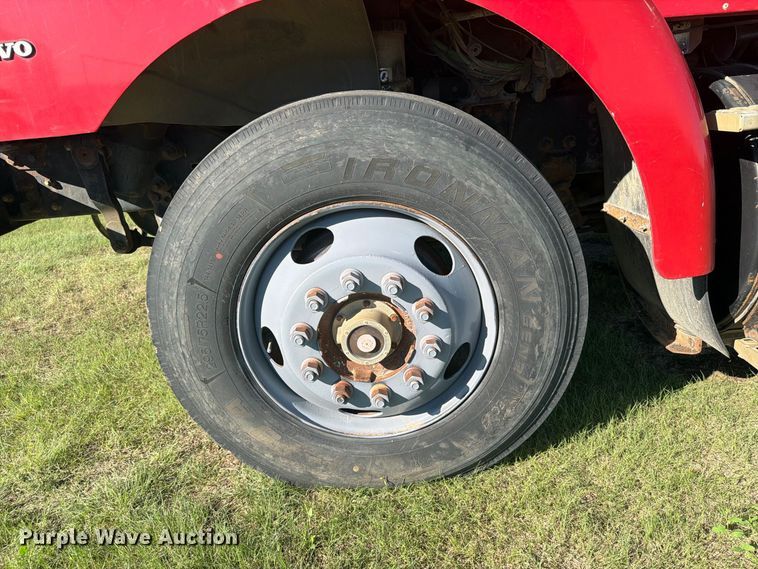 image for item EI7779 1996 Volvo WG dump truck