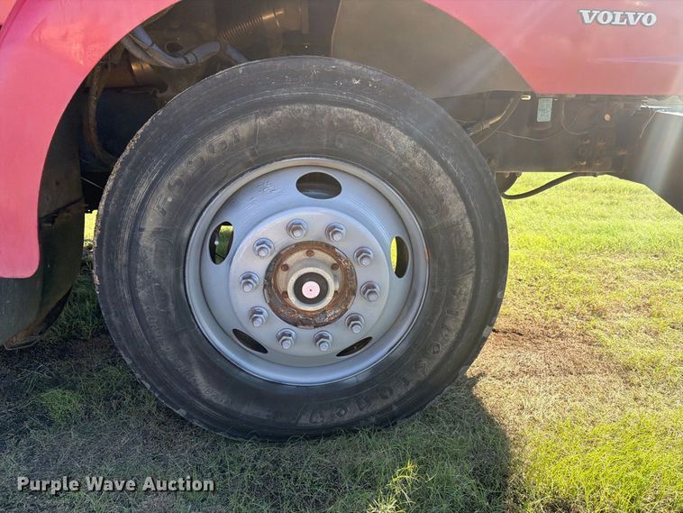 image for item EI7779 1996 Volvo WG dump truck