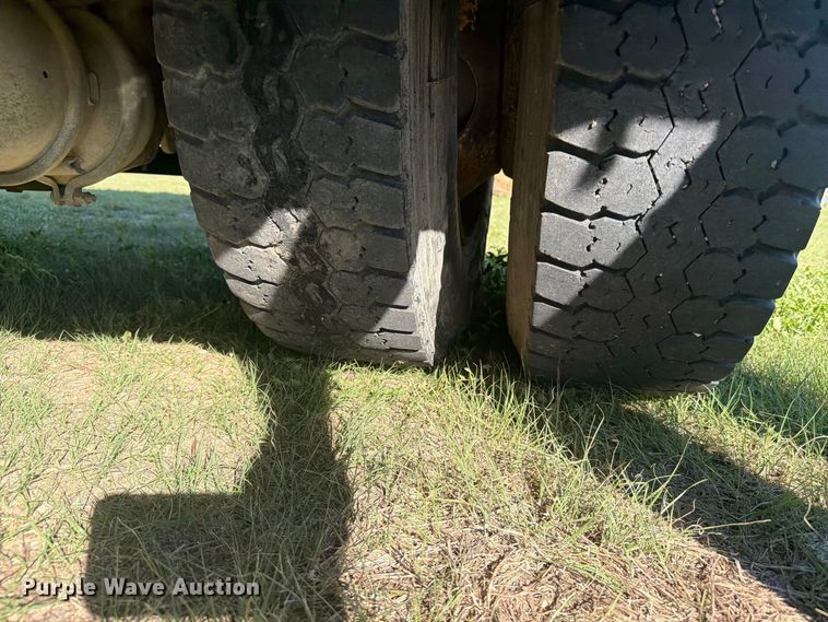 image for item EI7779 1996 Volvo WG dump truck