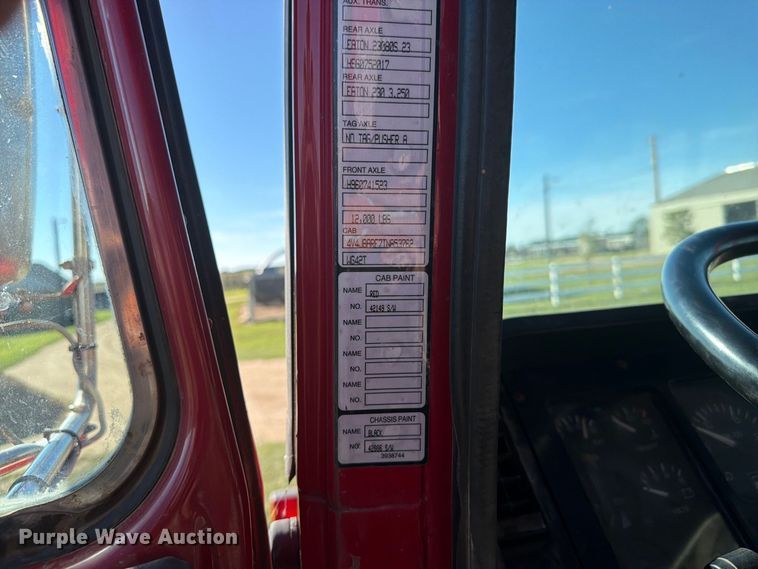 image for item EI7779 1996 Volvo WG dump truck