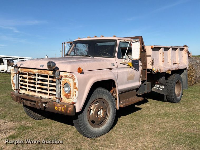 image for item EI7780 1976 Ford F700 dump truck