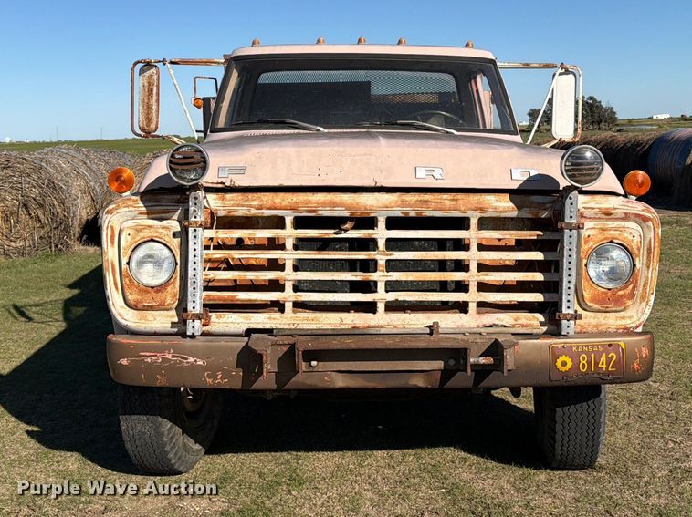 image for item EI7780 1976 Ford F700 dump truck