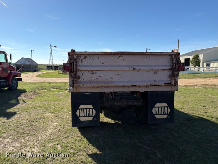 image for item EI7780 1976 Ford F700 dump truck
