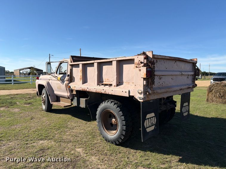 image for item EI7780 1976 Ford F700 dump truck