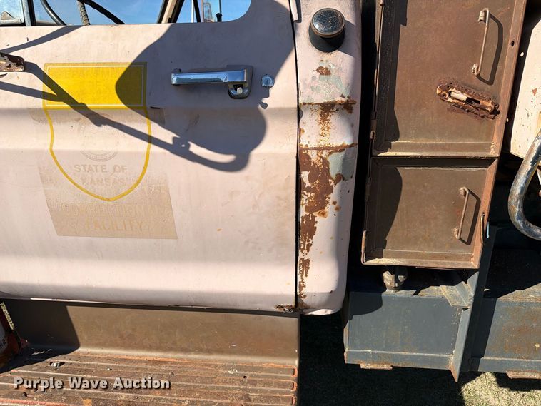 image for item EI7780 1976 Ford F700 dump truck