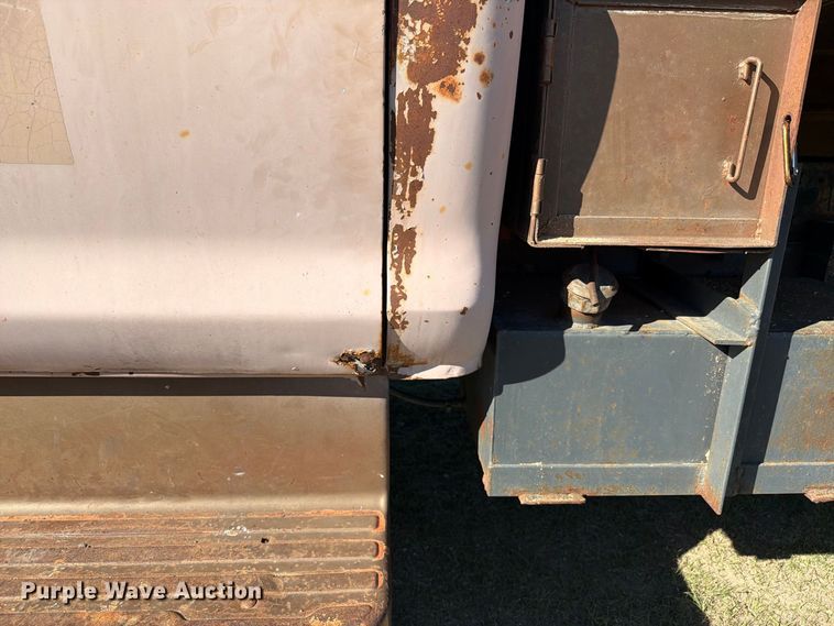 image for item EI7780 1976 Ford F700 dump truck