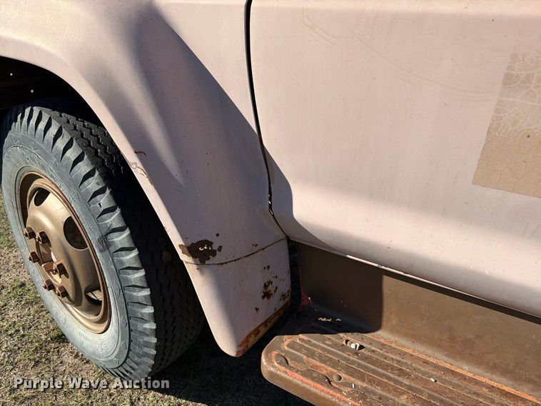 image for item EI7780 1976 Ford F700 dump truck