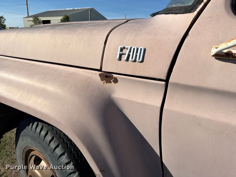 image for item EI7780 1976 Ford F700 dump truck