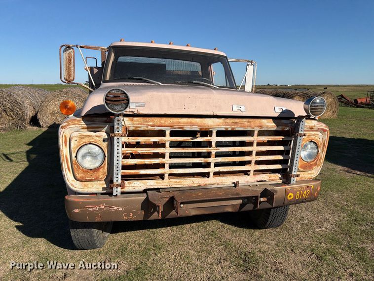 image for item EI7780 1976 Ford F700 dump truck
