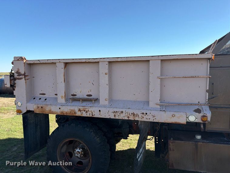 image for item EI7780 1976 Ford F700 dump truck