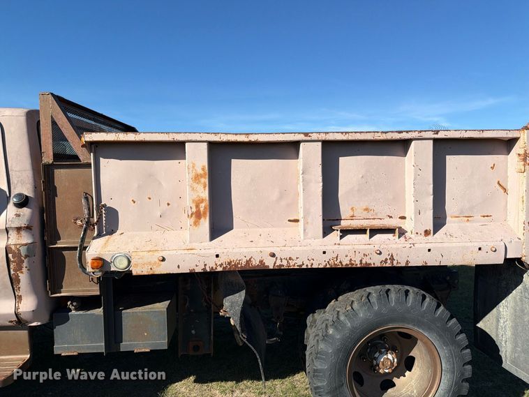 image for item EI7780 1976 Ford F700 dump truck