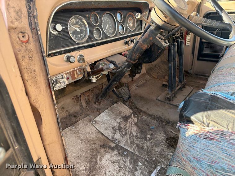 image for item EI7780 1976 Ford F700 dump truck