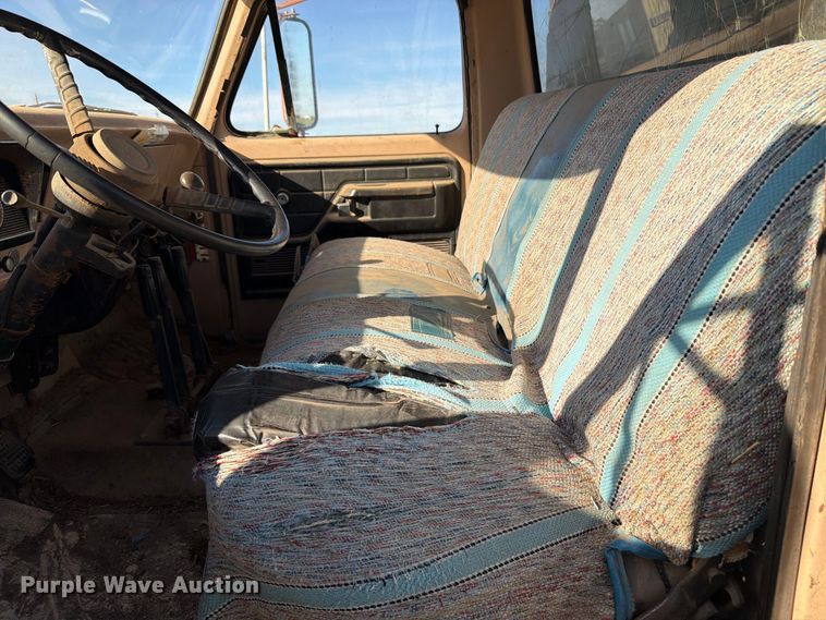 image for item EI7780 1976 Ford F700 dump truck