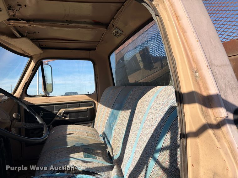 image for item EI7780 1976 Ford F700 dump truck