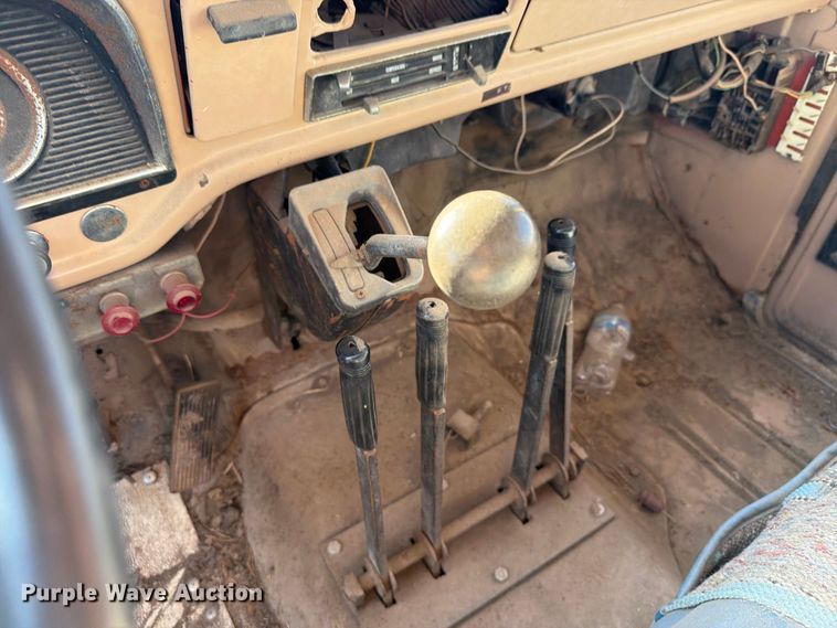 image for item EI7780 1976 Ford F700 dump truck
