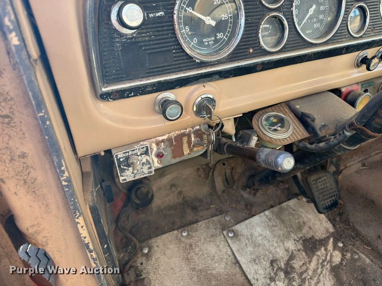 image for item EI7780 1976 Ford F700 dump truck