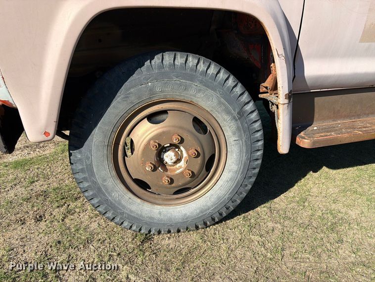 image for item EI7780 1976 Ford F700 dump truck