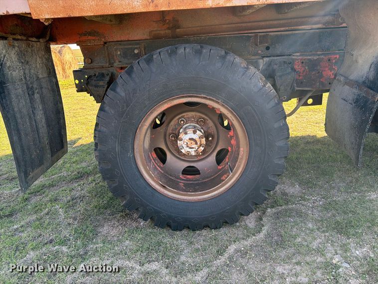 image for item EI7780 1976 Ford F700 dump truck