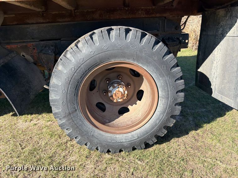 image for item EI7780 1976 Ford F700 dump truck