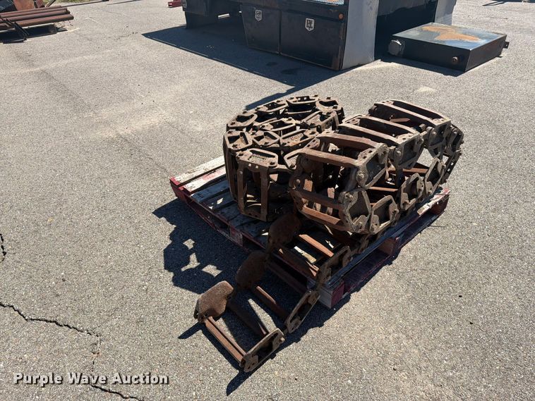 image for item EI7781 Grouser 132E skid steer tracks