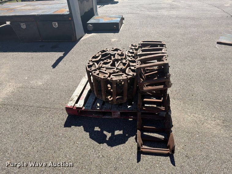 image for item EI7781 Grouser 132E skid steer tracks