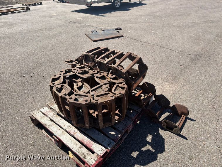 image for item EI7781 Grouser 132E skid steer tracks