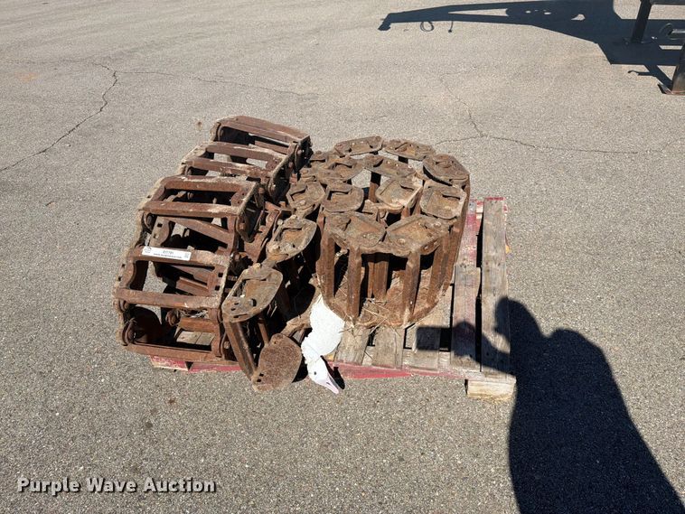 image for item EI7781 Grouser 132E skid steer tracks
