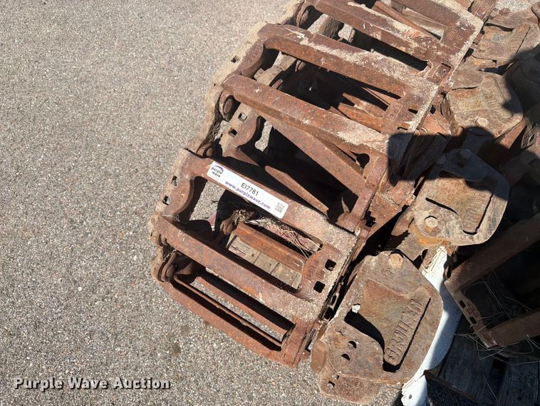 image for item EI7781 Grouser 132E skid steer tracks