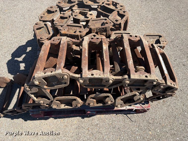 image for item EI7781 Grouser 132E skid steer tracks