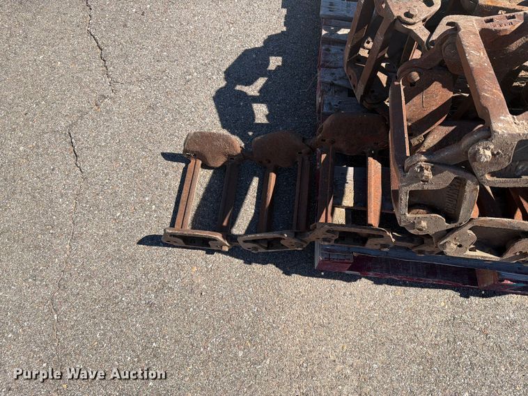 image for item EI7781 Grouser 132E skid steer tracks