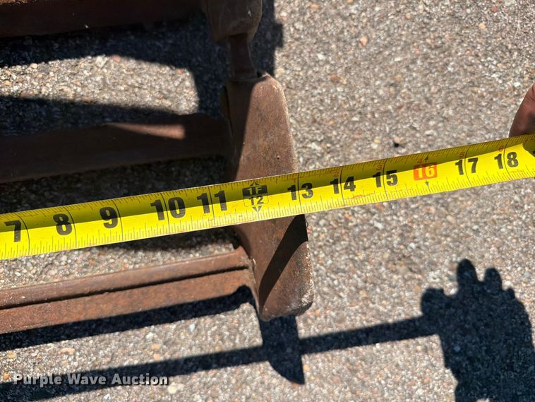 image for item EI7781 Grouser 132E skid steer tracks