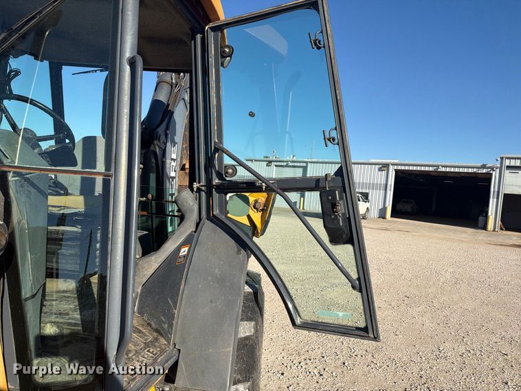image for item EI7797 2011 John Deere 310SJ backhoe