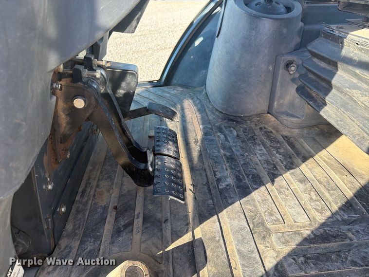 image for item EI7797 2011 John Deere 310SJ backhoe