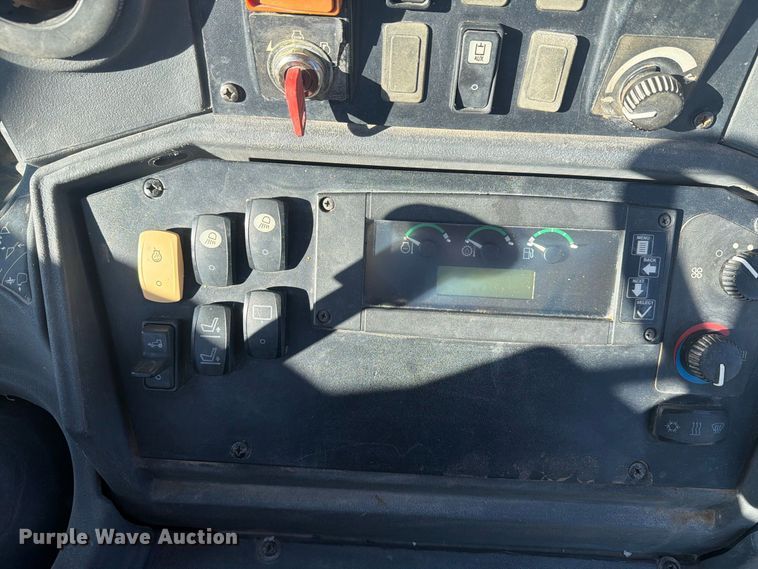 image for item EI7797 2011 John Deere 310SJ backhoe
