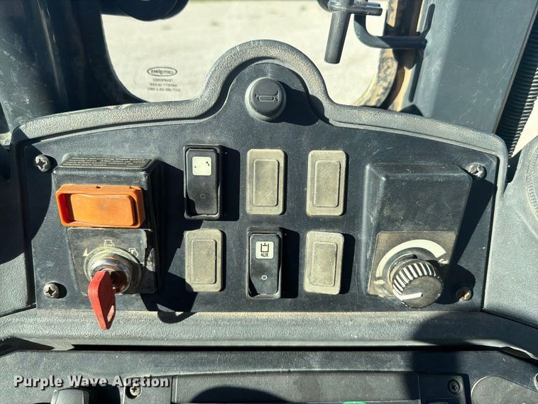 image for item EI7797 2011 John Deere 310SJ backhoe