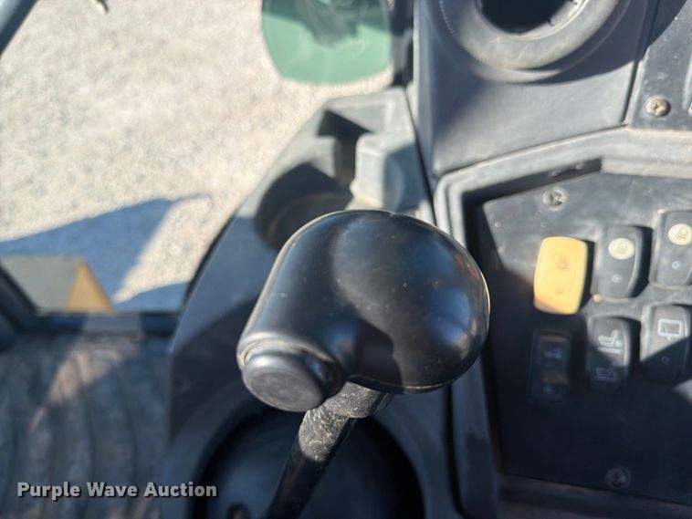 image for item EI7797 2011 John Deere 310SJ backhoe