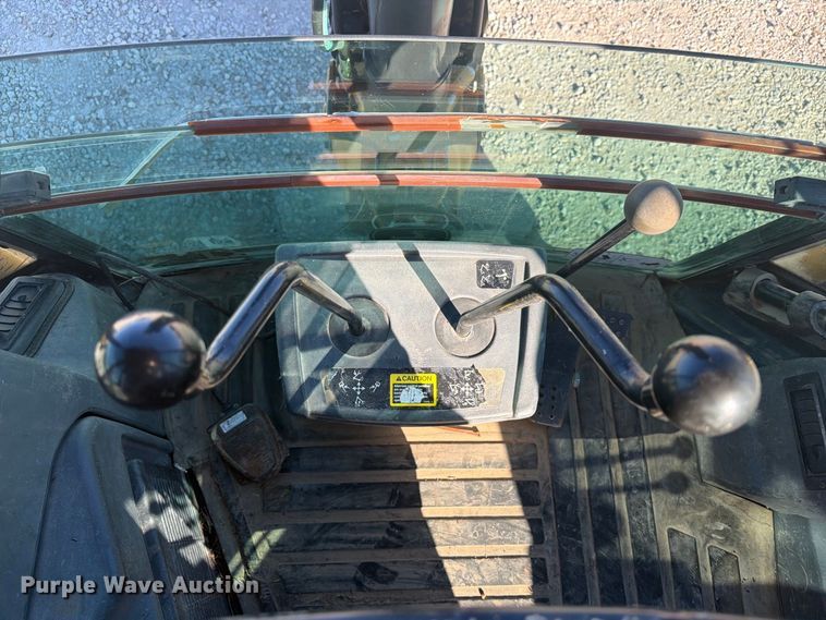 image for item EI7797 2011 John Deere 310SJ backhoe