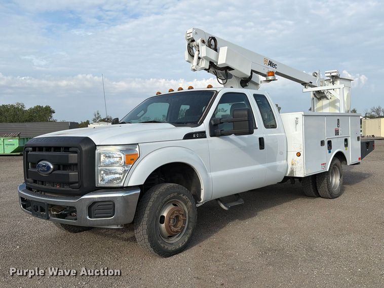2011 Ford F350 Super Duty Ext. Cab bucket truck
