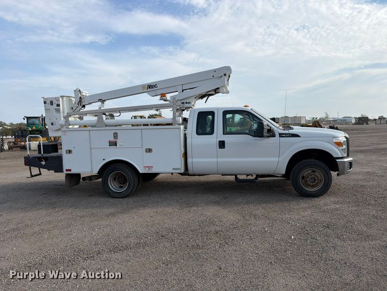 image for item EP7824 2011 Ford F350 Super Duty Ext. Cab bucket truck