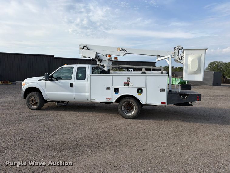 image for item EP7824 2011 Ford F350 Super Duty Ext. Cab bucket truck
