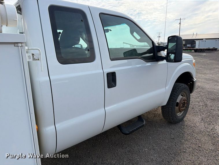 image for item EP7824 2011 Ford F350 Super Duty Ext. Cab bucket truck