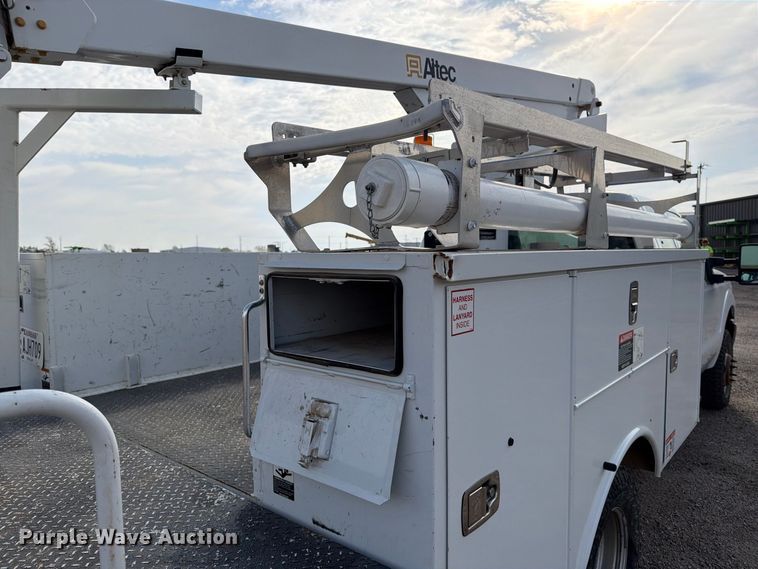 image for item EP7824 2011 Ford F350 Super Duty Ext. Cab bucket truck